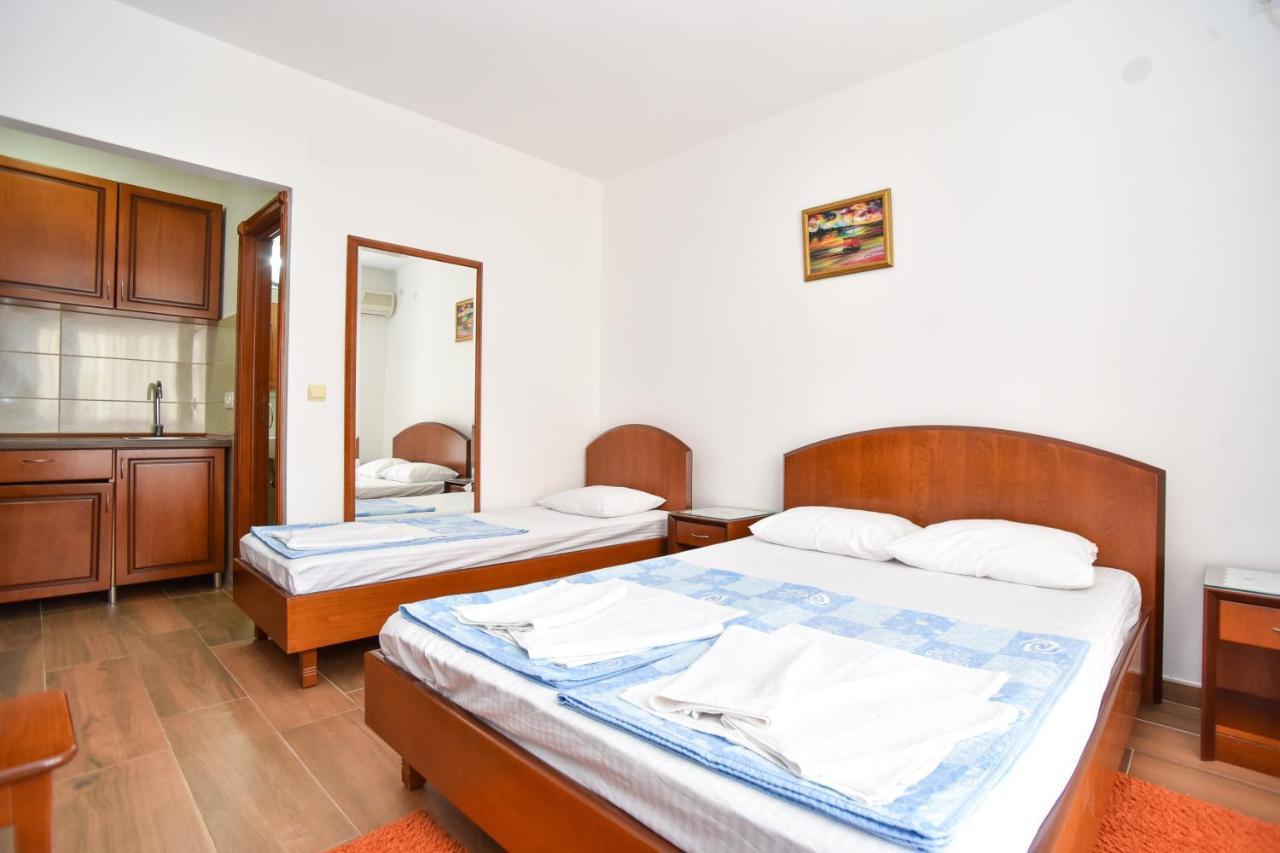 Vila Idila Budva Buitenkant foto